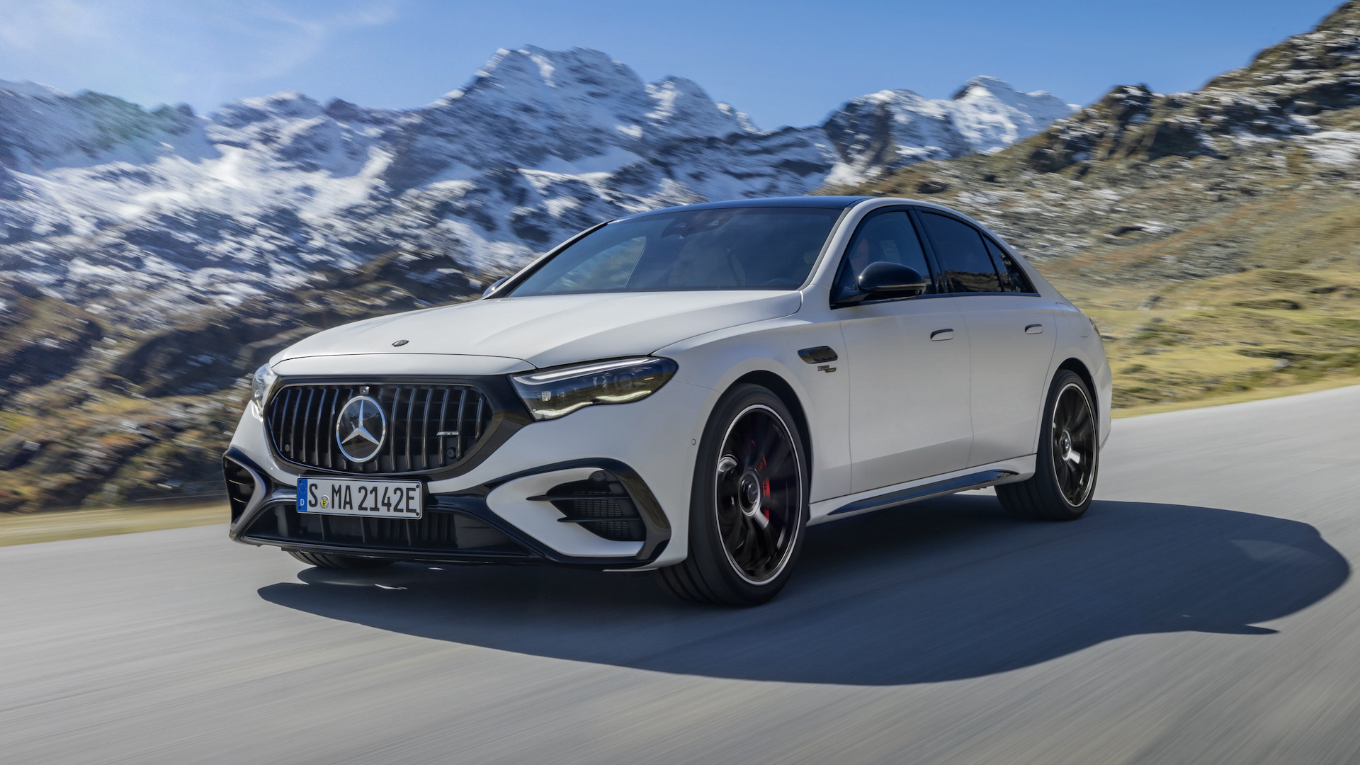 Jusqu’à 604 chevaux pour la Mercedes-AMG E 53 2025
