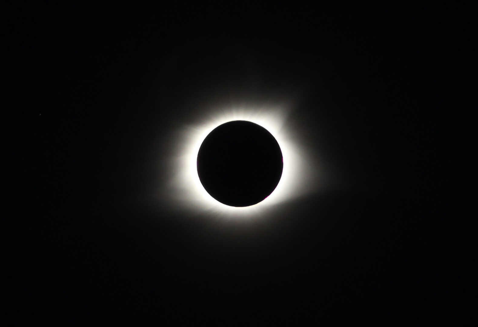 Éclipse solaire totale : Un rendez-vous magique aux Îles de la Madeleine