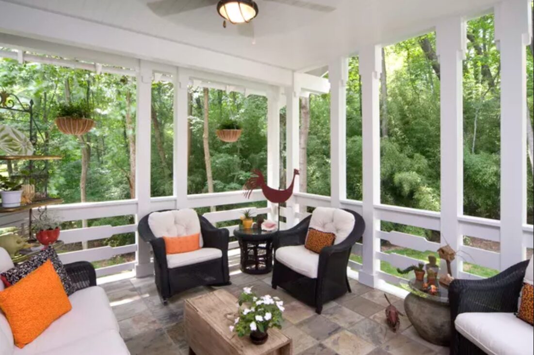 Profitez au maximum de l’été dans une terrasse avec moustiquaires