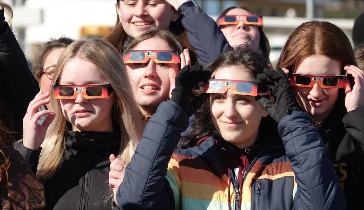 L’éclipse solaire totale en met plein la vue aux Îles-de-la-Madeleine