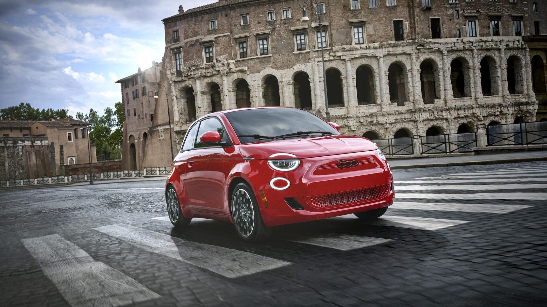 Fiat change d'avis et offrira aussi une motorisation thermique dans la nouvelle 500