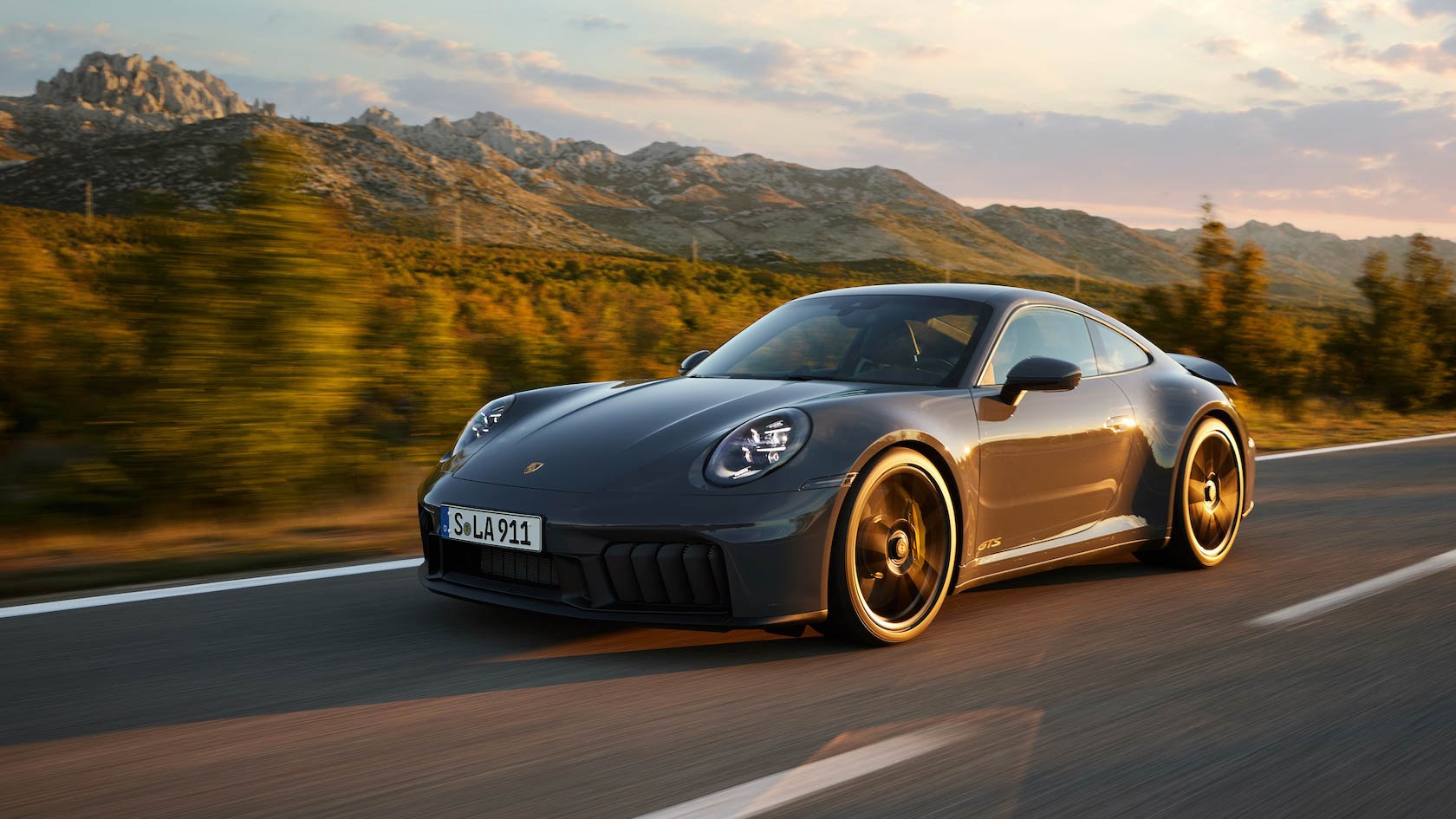 Une mécanique hybride arrive dans la Porsche 911 Carrera GTS 2025