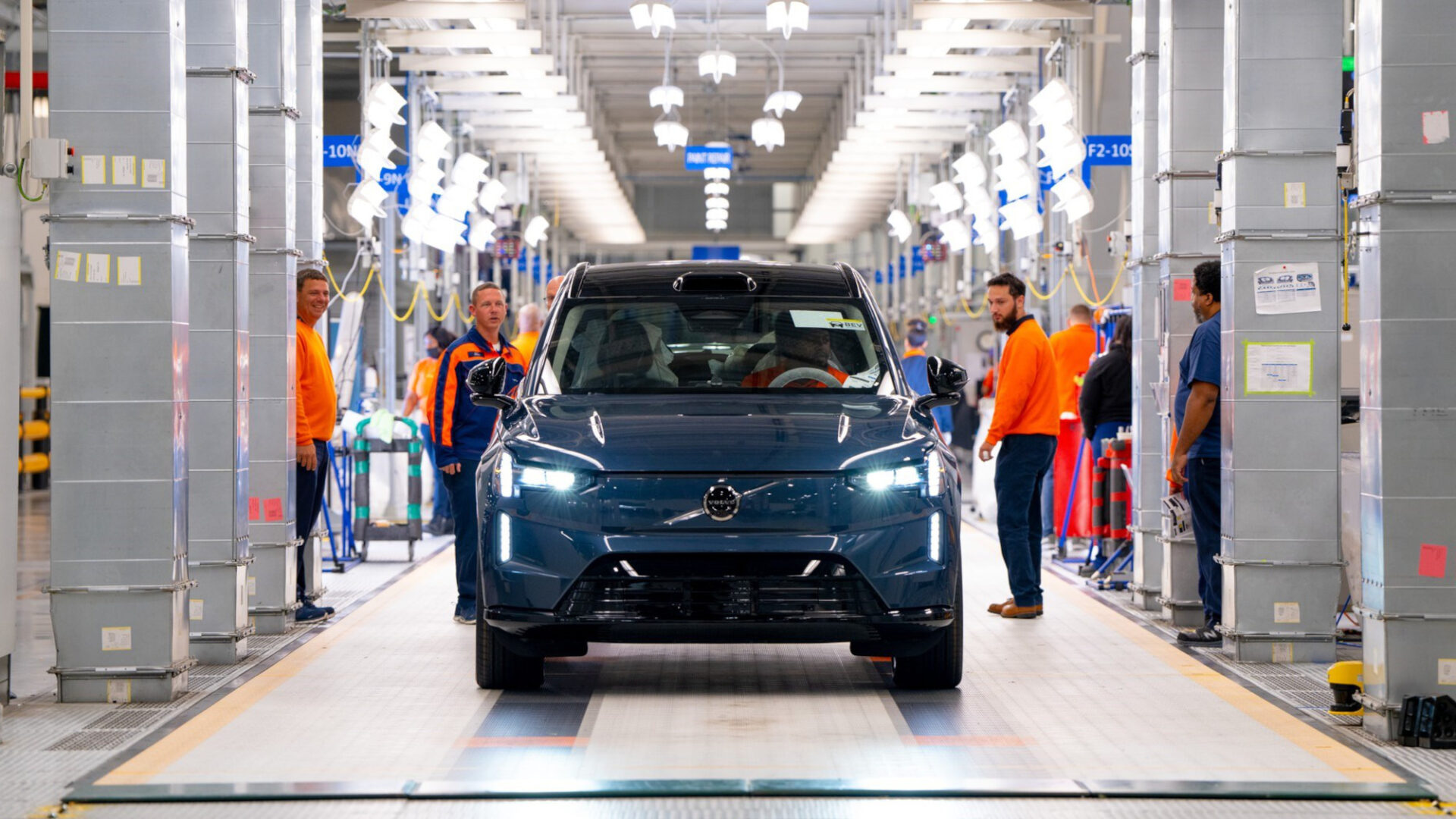 Volvo entame la production de l’EX90, son nouveau VUS électrique