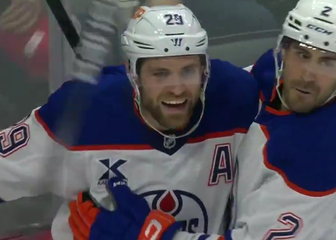 Top-3 : Leon Draisaitl se paye les Wings pour sa fête