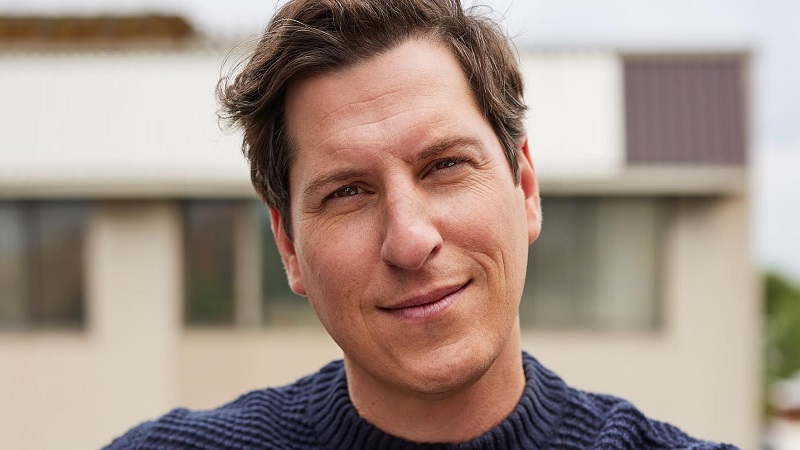Guillaume Pineault confirme être en couple et revient sur la fameuse rumeur impliquant Korine Côté