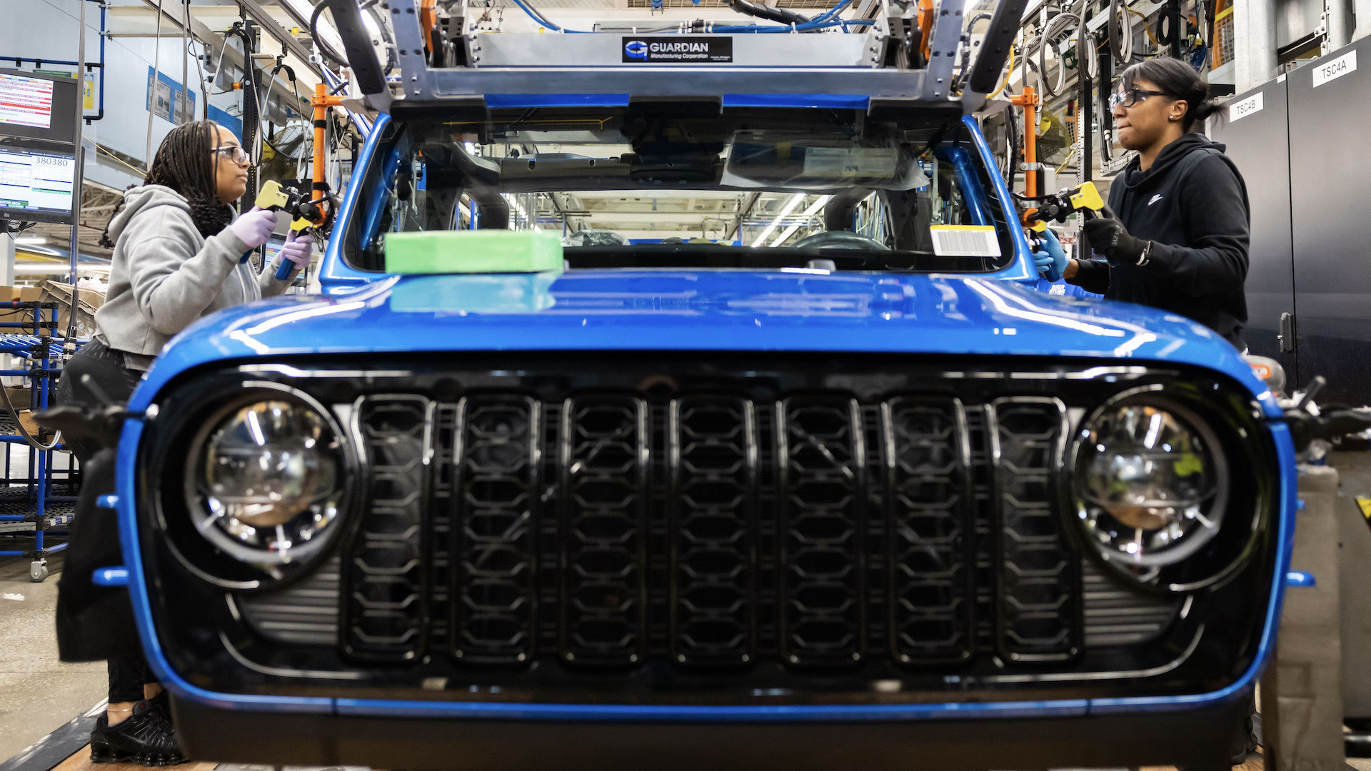 L’hécatombe continue chez Stellantis : Jeep coupe un quart de travail à Toledo
