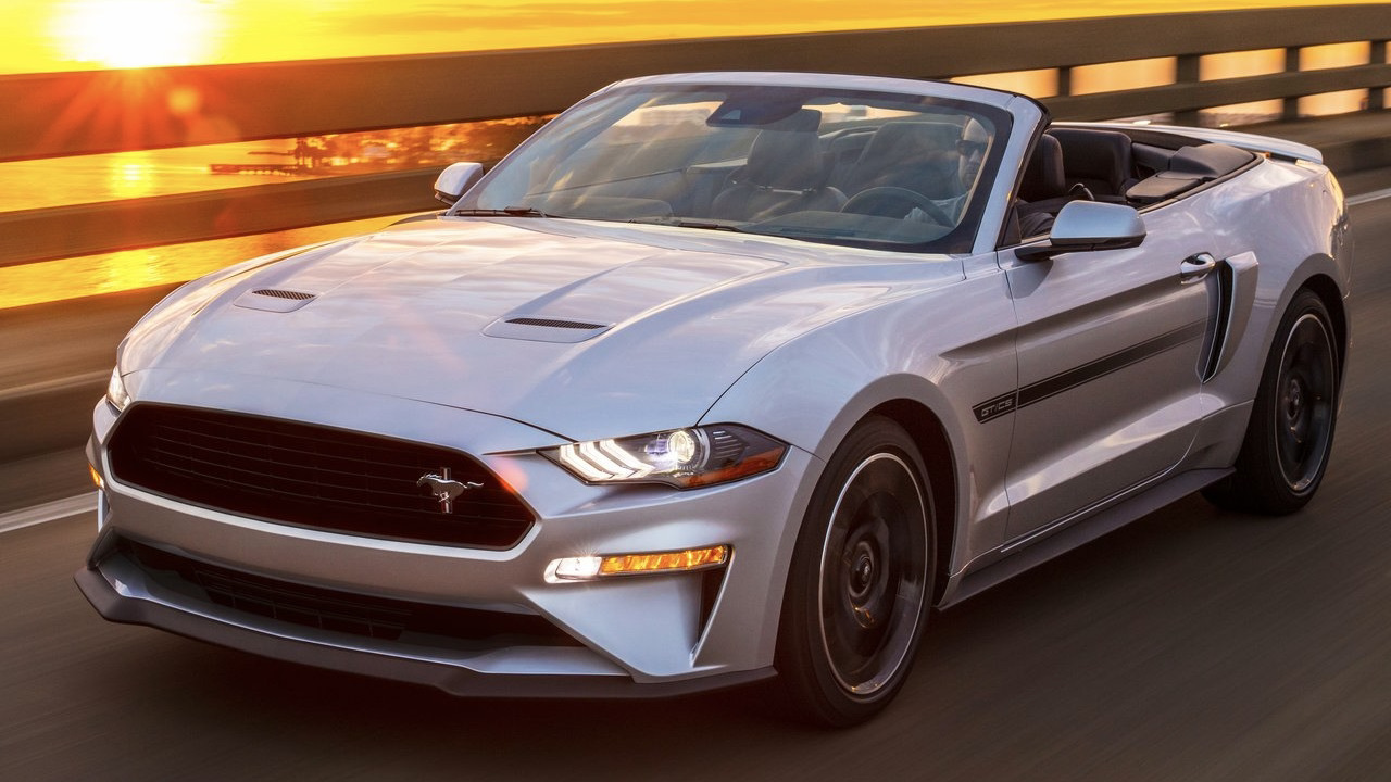 Pour 60 000 $, une Ford Mustang cabriolet neuve ou une Aston Martin V8 Vantage d’occasion?