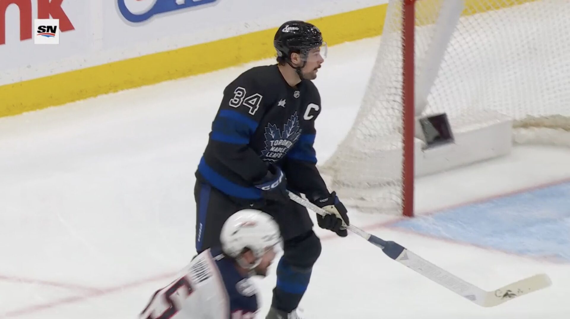 Top-4 : Matthews avec un bâton de gardien, Reaves et Olivier jettent les gants, 3 buts pour Fantilli…