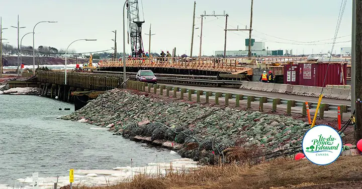 Les travaux d’adaptation côtière ont commencé à la levée empierrée de Souris