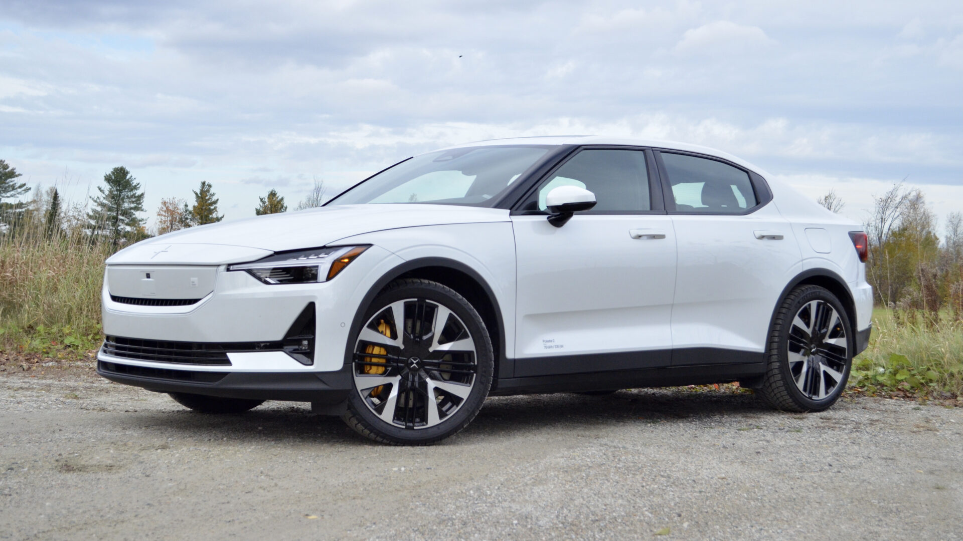 Polestar a fait le plein de Polestar 2, mais les importations sont sur pause en raison des tarifs douaniers