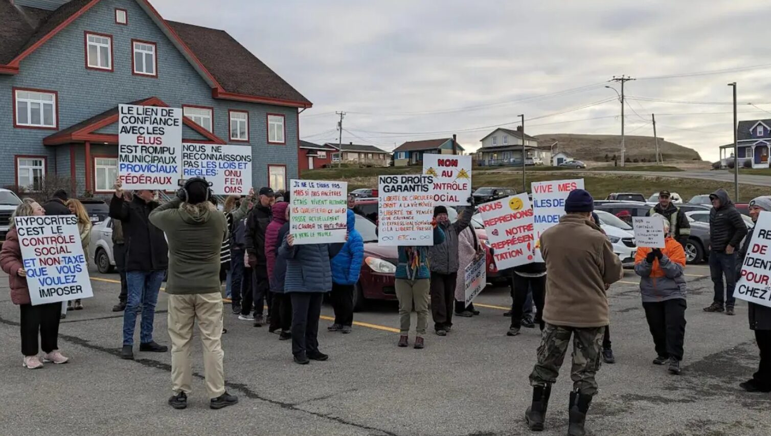 Éphémérides : Des Madelinots manifestent contre la Passe Archipel