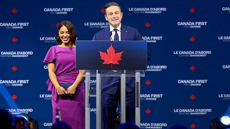 Pierre Poilievre perd dans son comté, mais veut rester quand même