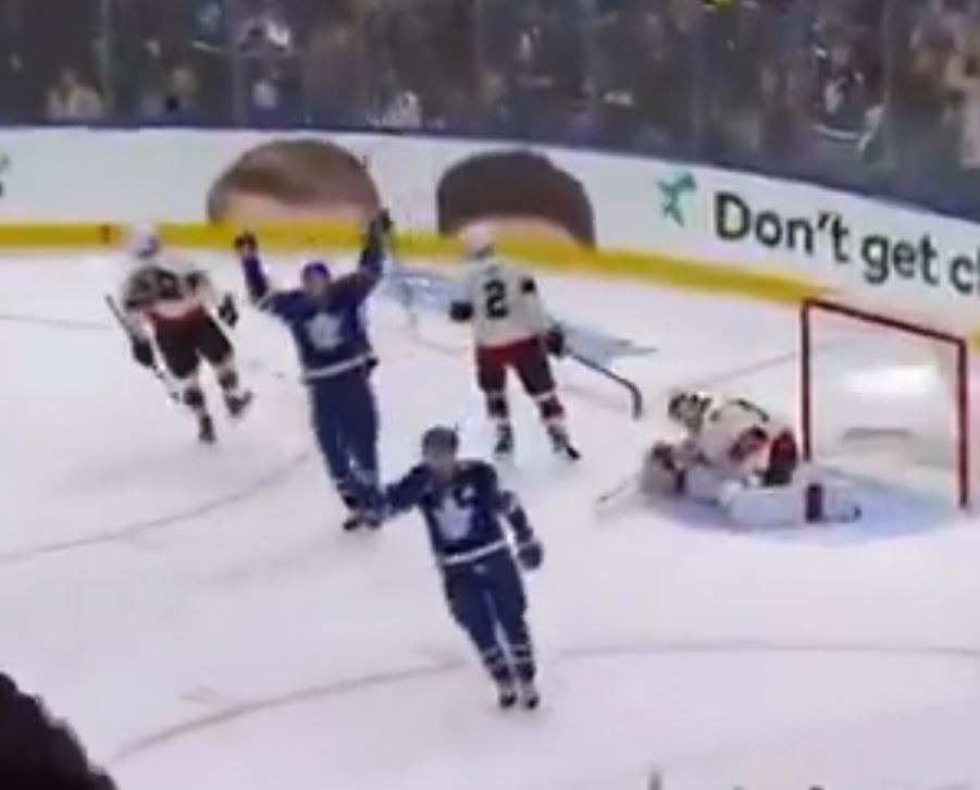 Séries en bref : Un feu au Scotiabank Arena n’a pas freiné les Leafs