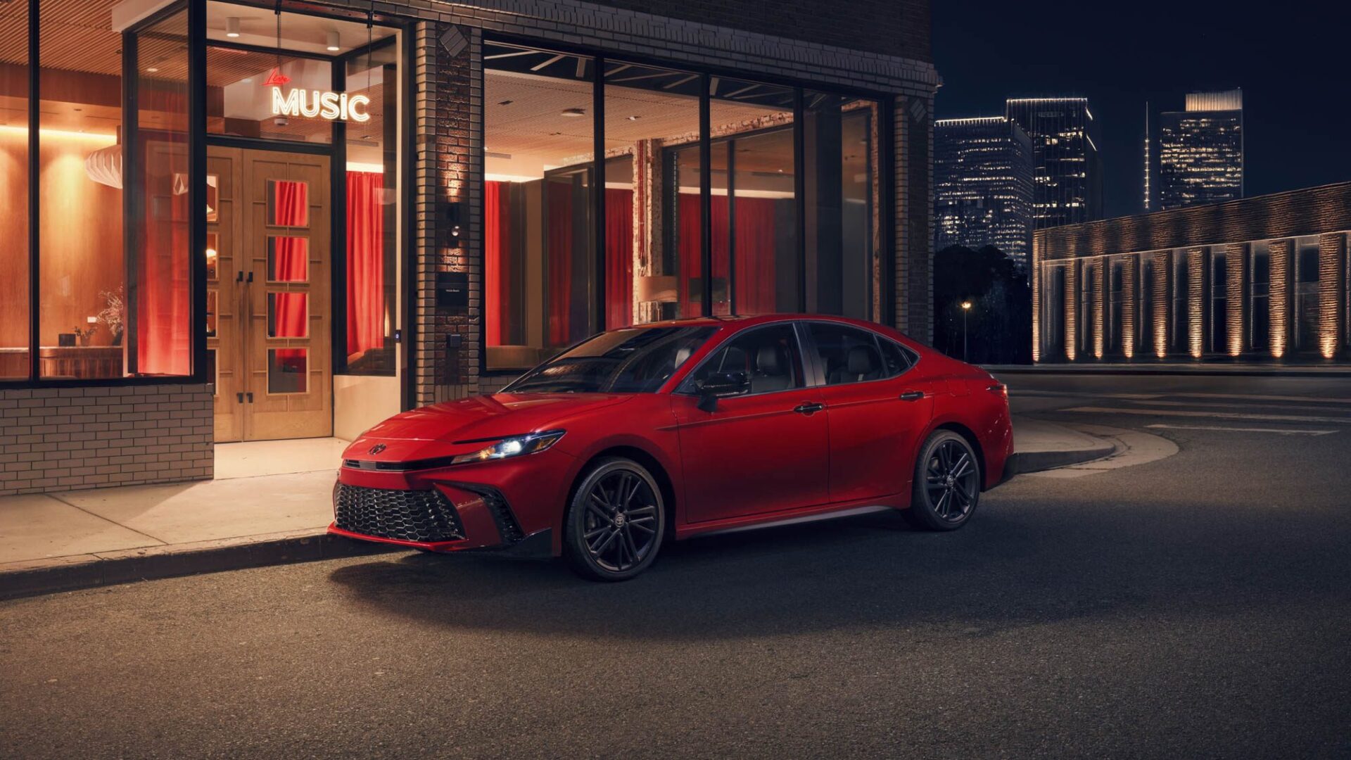 La Toyota Camry 2026 passe au noir avec la nouvelle édition Nightshade